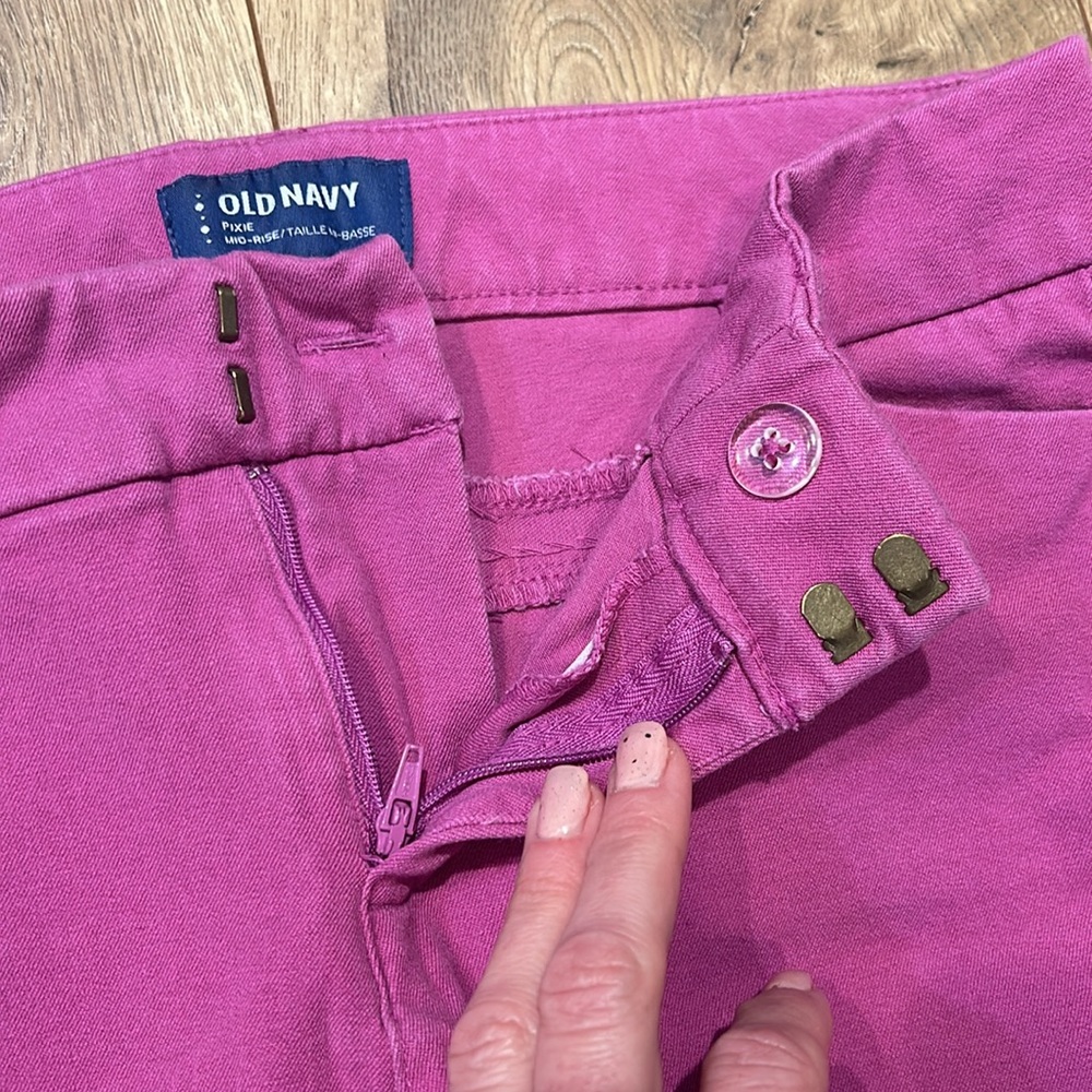 Old Navy pixie pants - Picture 4 of 7